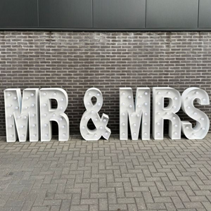 2032 MR & MRS letters met verlichting ca.100cm hoog, 230V 2032 MR & MRS letters met verlichting ca.100cm hoog, 230V