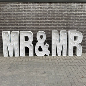 2033 MR & MR letters met verlichting ca.100cm hoog, 230V 2033 MR & MR letters met verlichting ca.100cm hoog, 230V